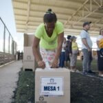 Mesa-de-votacion